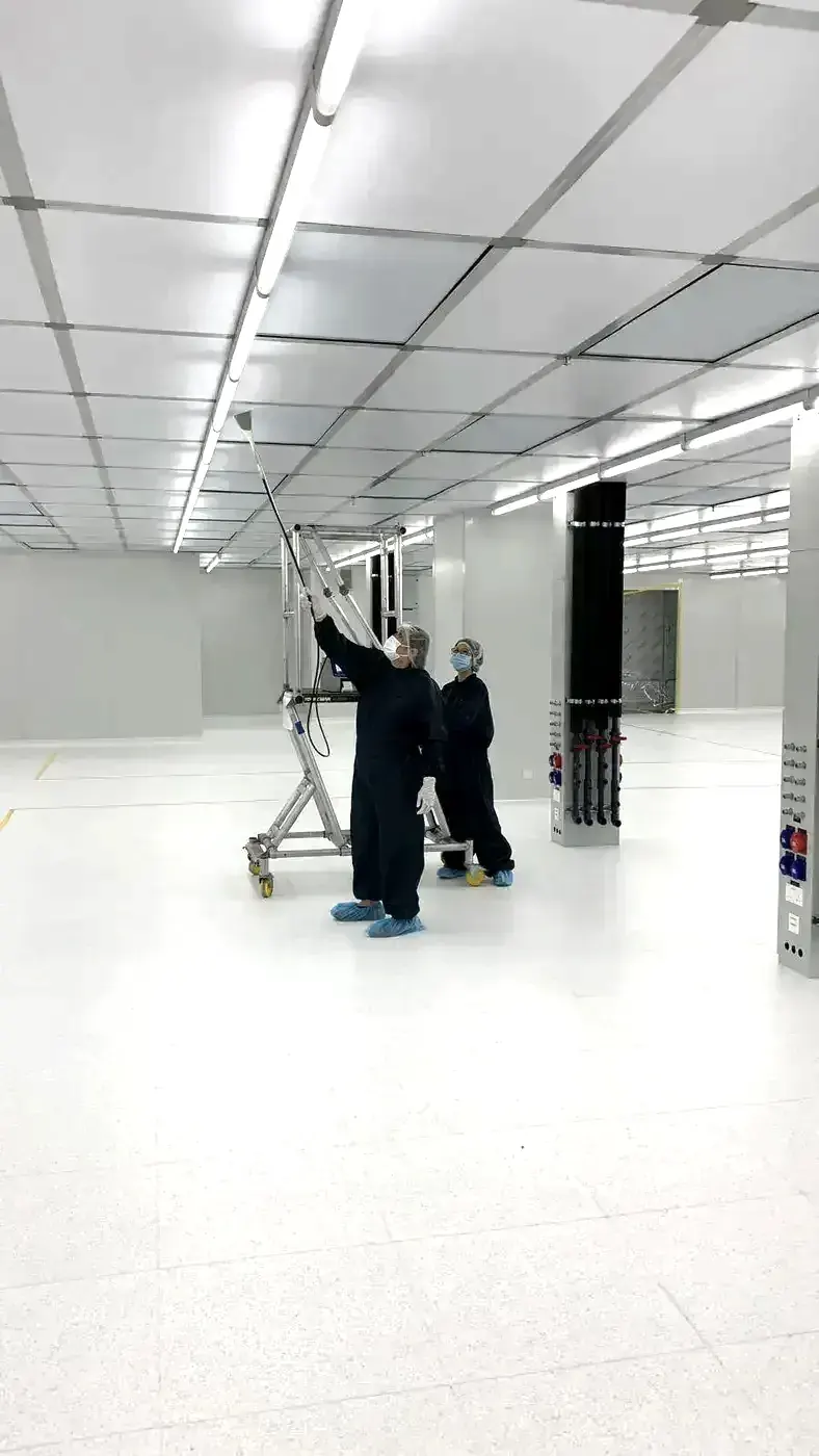 Particle-count probe sampling at a cleanroom HEPA filter